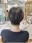 王道くびれショートでつくる、大人の上品シルエット