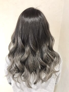 フェリア 渋谷(Feria) 【filo by Feria 渋谷】☆シルバーグレイジュカラー☆Gishi