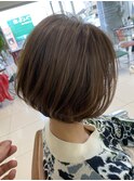 ショートボブでやわらかシルエット