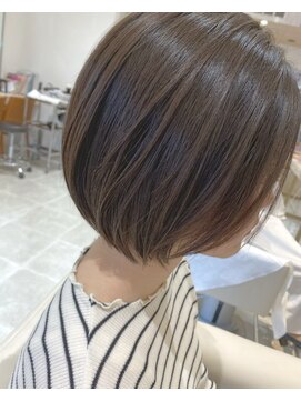 シュールトルワ(SUR TROIS) タイトボブ