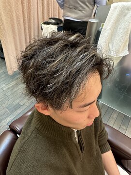 銀座マツナガ 浅草店 10代20代ホワイトベージュハイライト無造作センターパート