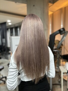 ニーゼロゼロナナ(2007) 薄めのピンクベージュ