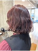 カシスブラウンくせ毛風ウェーブミディアムスタイル30代40代50代