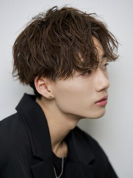 ルーシー 渋谷(LUCEY) センターパートフェザーパーマツイストスパイラルパーマメンズ