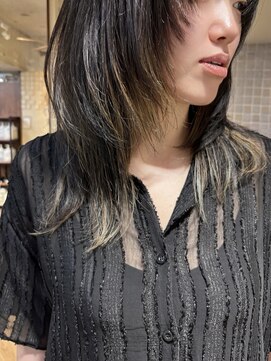 シュリット(schritt) 黒髪ロングウルフレイヤーインナーハイライトカラー渋谷mutsuki