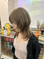 エルム 原宿 表参道(yelm)&nbsp;ブリーチ1回でできるミルクティーベージュシャギーウルフ