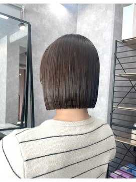 イデアル(Ideal) ボブ/ミニボブ/切りっぱなしボブ/外ハネ/外ハネボブ/前下がり