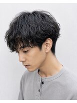 ウィールール 札幌店(WE RULE)&nbsp;ニュアンスパーマ×センターパートで叶える大人抜け感メンズヘア