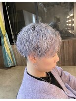 ビハインドザカーテン(BEHIND THE CURTAIN)&nbsp;ホワイトシルバー×ツイストスパイラルパーマ