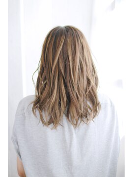 トランクイル サフリック(TRAN9UIL safric) 20代・30代・40代に人気　フォギーベージュ・オン眉スタイル