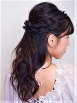 フィンセント 新高円寺店(VINCENT)&nbsp;サイド編み込みハーフアップ・結婚式や二次会におすすめ