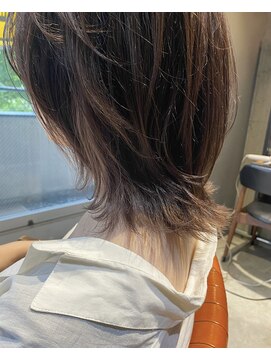 エミュー(emue) くすみカラー×インナーカラーヘルシー外ハネ小顔ネオウルフ中島