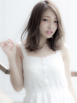 セシルヘアー(CECIL hair) CECIL 下北沢 ハイベージュカラー×セミディヘアスタイル