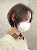 大人ショートボブ 前髪なし フェザーバング イルミナカラー