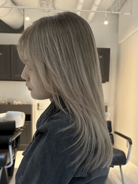 ヨロ 小岩(YOLO) ハイライトショートヘアダブルカラーイルミナカラーオージュア