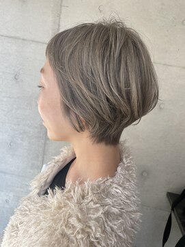 サロンドベリタ(salon de VERITA) グレージュショート