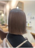ココアグレージュ/ハイトーンカラー/切りっぱなしボブ