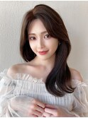 後れ毛が可愛い顔周りハイレイヤーロングチェリーブラウン