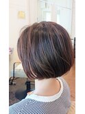 ナチュラルなハイライトで動きをだしたショートボブ
