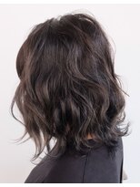ピントヘアーワークスソウコ(PINT HAIR WORKS SOKO)&nbsp;ハイライト　グレージュ　切りっぱなし　ミディアム