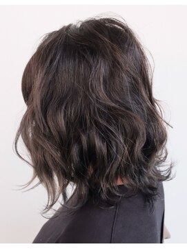 ピントヘアーワークスソウコ(PINT HAIR WORKS SOKO) ハイライト　グレージュ　切りっぱなし　ミディアム