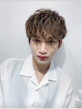 男性の利用は可能ですか? 2、女性向け?クーポンを押しても大丈夫ですか?[町田駅/ケアブリーチ/韓国/派手髪]