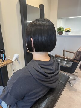 ジーニー(GeeNY) パツっとミニボブ