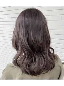 リーファ(reefur) くびレイヤーエモージュ斜めバング小顔愛されグレージュカラー