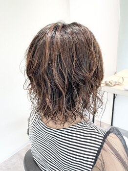 ストフ(stof)の写真/ダメージレスで、再現性のある柔らかなデザインに◎パーマで忙しい朝のスタイリングも楽になる。
