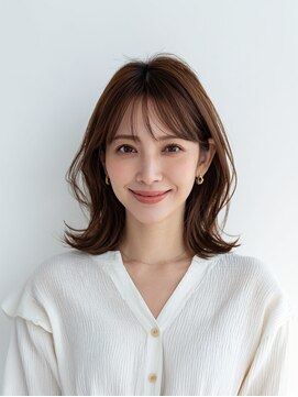 シロ(CiLO) レイヤーカット/イメチェン/外ハネボブ/美髪/ワイドバング/髪型