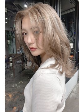 LIAH【リア】【3月上旬NEW OPEN(予定)】 【LIAH】ミルクティーブロンド/セミディ/髪質改善/堺筋本町
