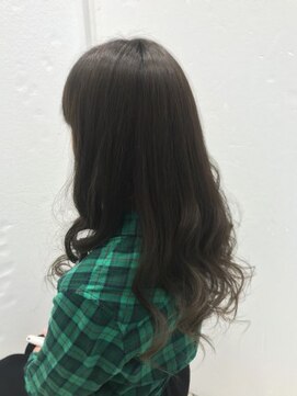 クアトログランシュ ひたちなか店(QUATRO×GranCieux) 透明度溢れるマットグレージュ