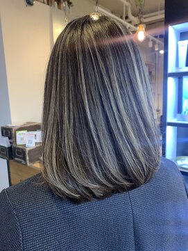 コレット ヘアー 大通(Colette hair) グレイヘア(白髪)を活かしたハイライトカラー