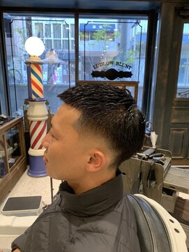 ルドローブラントオオサカ(LUDLOW BLUNT Osaka) 【LUDLOW BLUNT】クロップヘアバーバースタイル大阪本町フェード