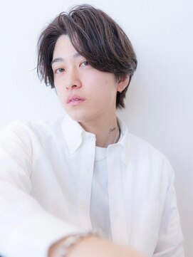 メゾンバイハバナ(maison by HAVANA) メンズ波巻きセンターパートハイライトツーブロックマッシュ