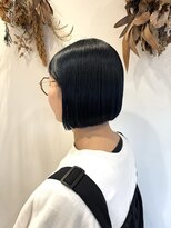 クオレア(CUOREA)&nbsp;切りっぱなし小顔ミニボブ×ダブルカラーネイビー