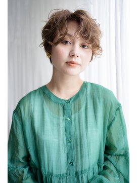 マグノリア オモテサンドウ(MAGNOLiA Omotesando) ボリュームショートカールパーマ・・・HINATA