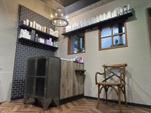 ロココ ヘアー(LOCOCO hair)の雰囲気（あたたかみあるシャンデリアの光が癒し）