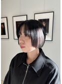 さりげなくホワイティブロンドイヤリングカラー