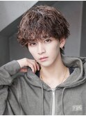 スーツ短髪ツーブロック束感モテる黒髪シークレットパーマ流行