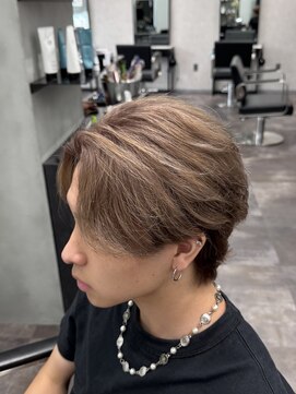 メンズサロンドットリアン(dot. lien) ミルクティーベージュセンターパートメンズブリーチ