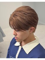 テンバイリップスヘアー(TEN by LIPPS hair)&nbsp;高円寺メンズブリーチカラーミルクティーベージュセンターパート