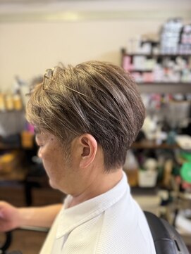 魔女の手仕事 大人の余裕。質感を活かした立体感ショートレイヤー