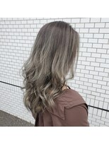 ヘアープロポーザー ラグ(hair proposer Leggu)&nbsp;外国人風ホワイトグレーバレイヤージュ