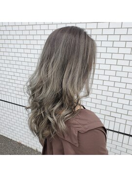 ヘアープロポーザー ラグ(hair proposer Leggu) 外国人風ホワイトグレーバレイヤージュ
