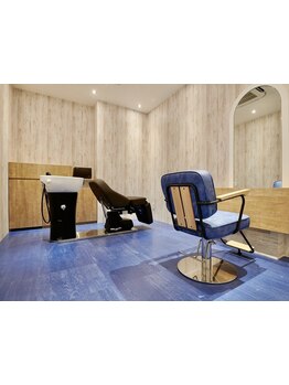 【ゆったり広々個室あり】ベビーカーOK!お子様連れでも周りを気にせず、ゆったりとしたサロンタイムを♪