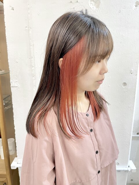 オレンジカラー/イヤリングカラー/オレンジベージュ/黒髪/前髪