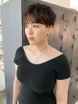 ヘアーアイストゥーレ(HAIR ICI TRE) ブリーチなしブラウンカラー パーマ ベリーショート