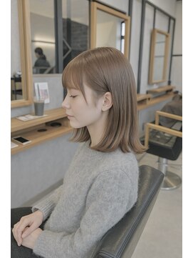 ソッカ(socca) 切りっぱなしミディアムボブ