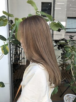 ニューナ(newna)の写真/鏡を見るのが、もっと好きになる。今の自分を最高に美しくアップデートする、大人の髪質デザイン。